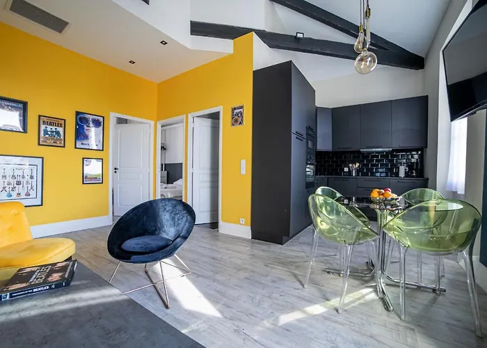 The Loft - Superb 2 Bedrooms On Top Floor With Terrace - 10Min To Palais & Beach!